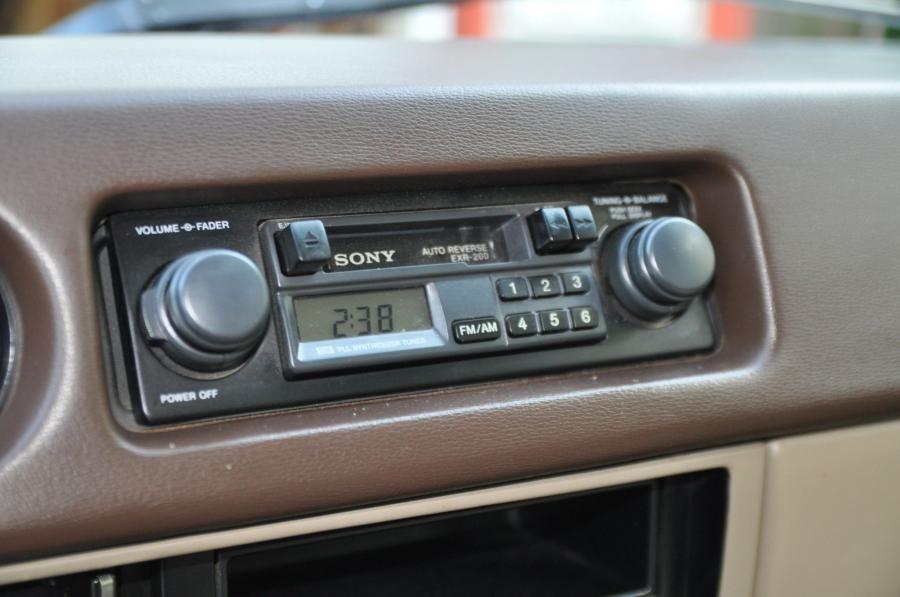 Детали интерьера Toyota Land Cruiser 60 (FJ60) 1984 года  (NA) (фото 146 из 251)